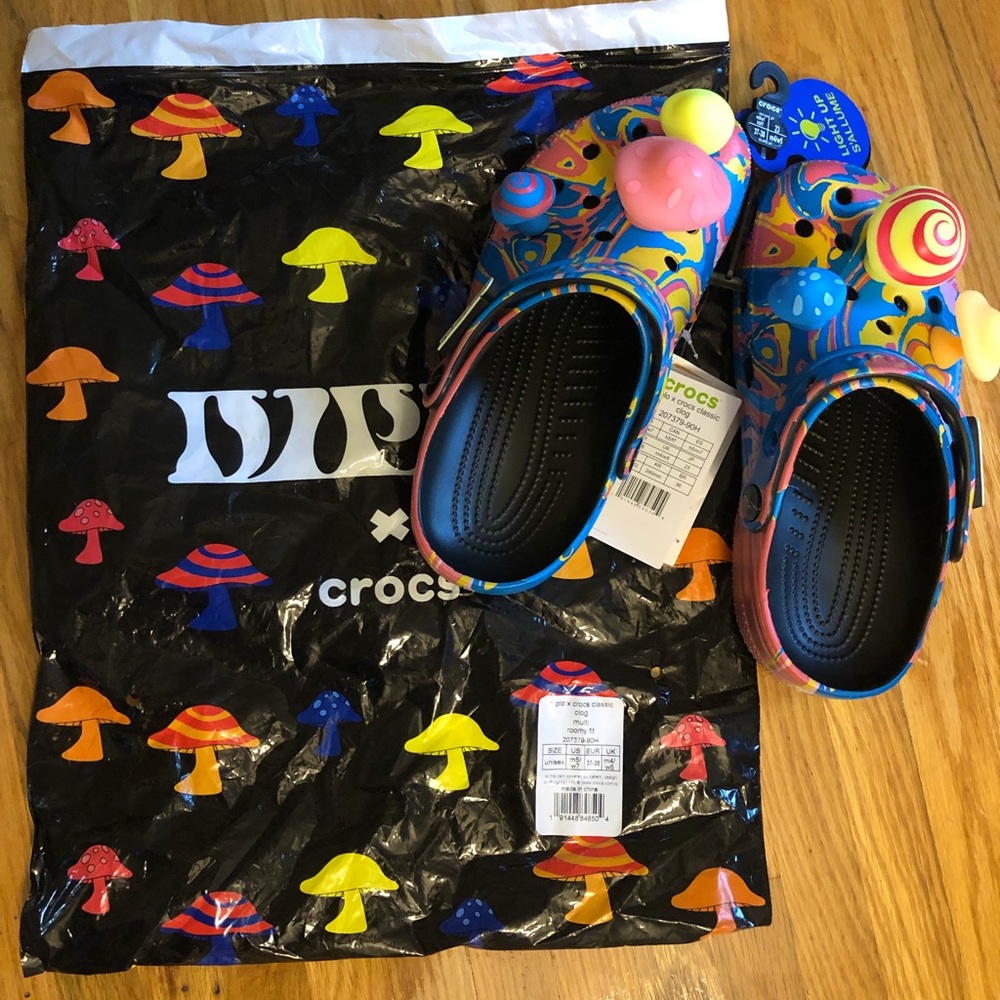 DIPLO CROCS SIZE M5/W7